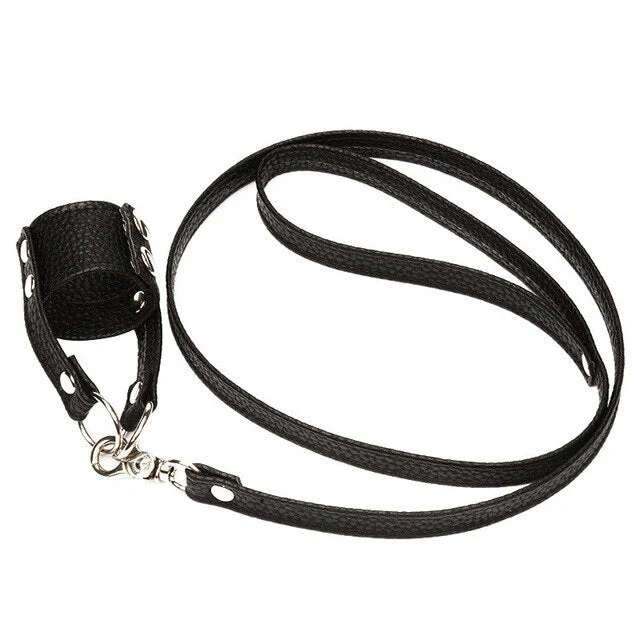 Schwarzes BDSM Halsband aus Kunstleder mit Zugleine für Hoden - Image 4