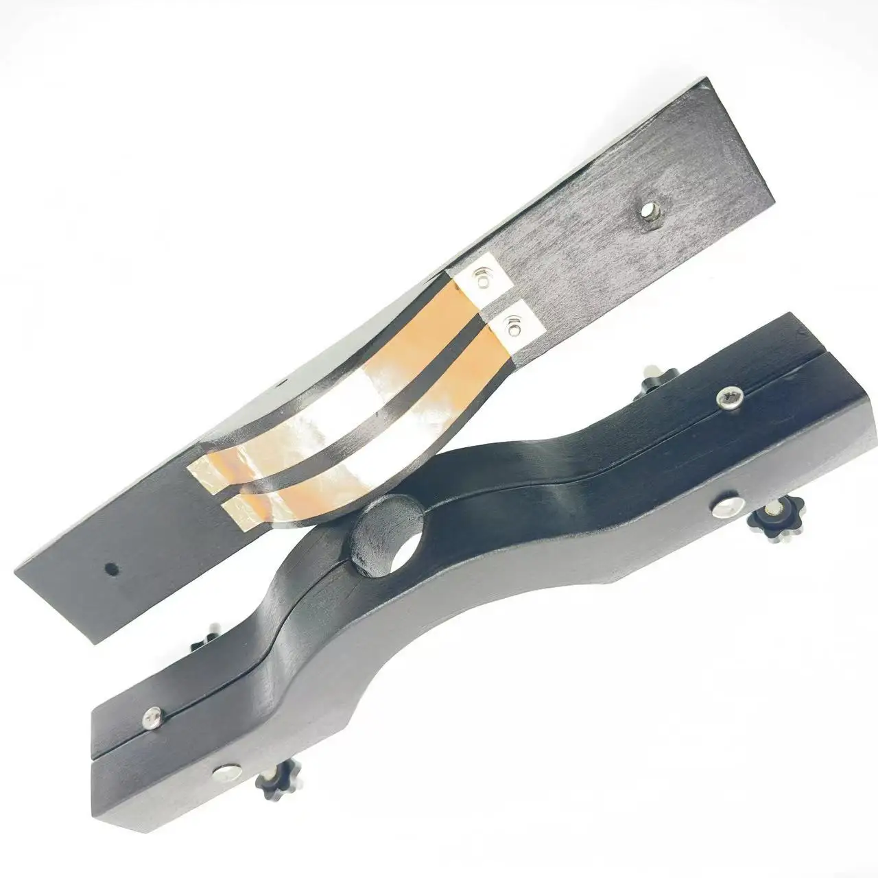 Schwarze Holzknebel und elektrisierender BDSM E-Stim Hodenquetscher - Image 3
