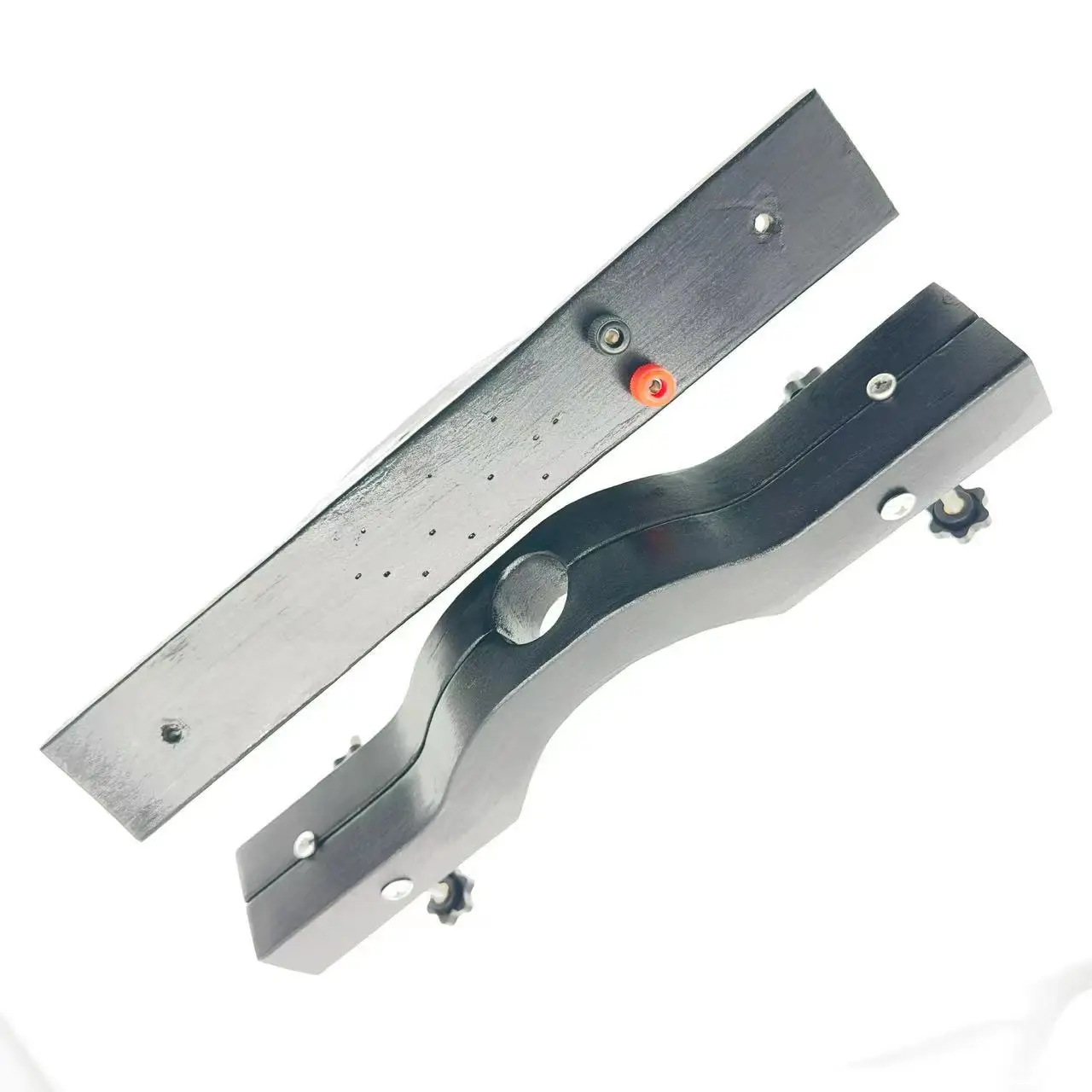Schwarze Holzknebel und elektrisierender BDSM E-Stim Hodenquetscher - Image 5